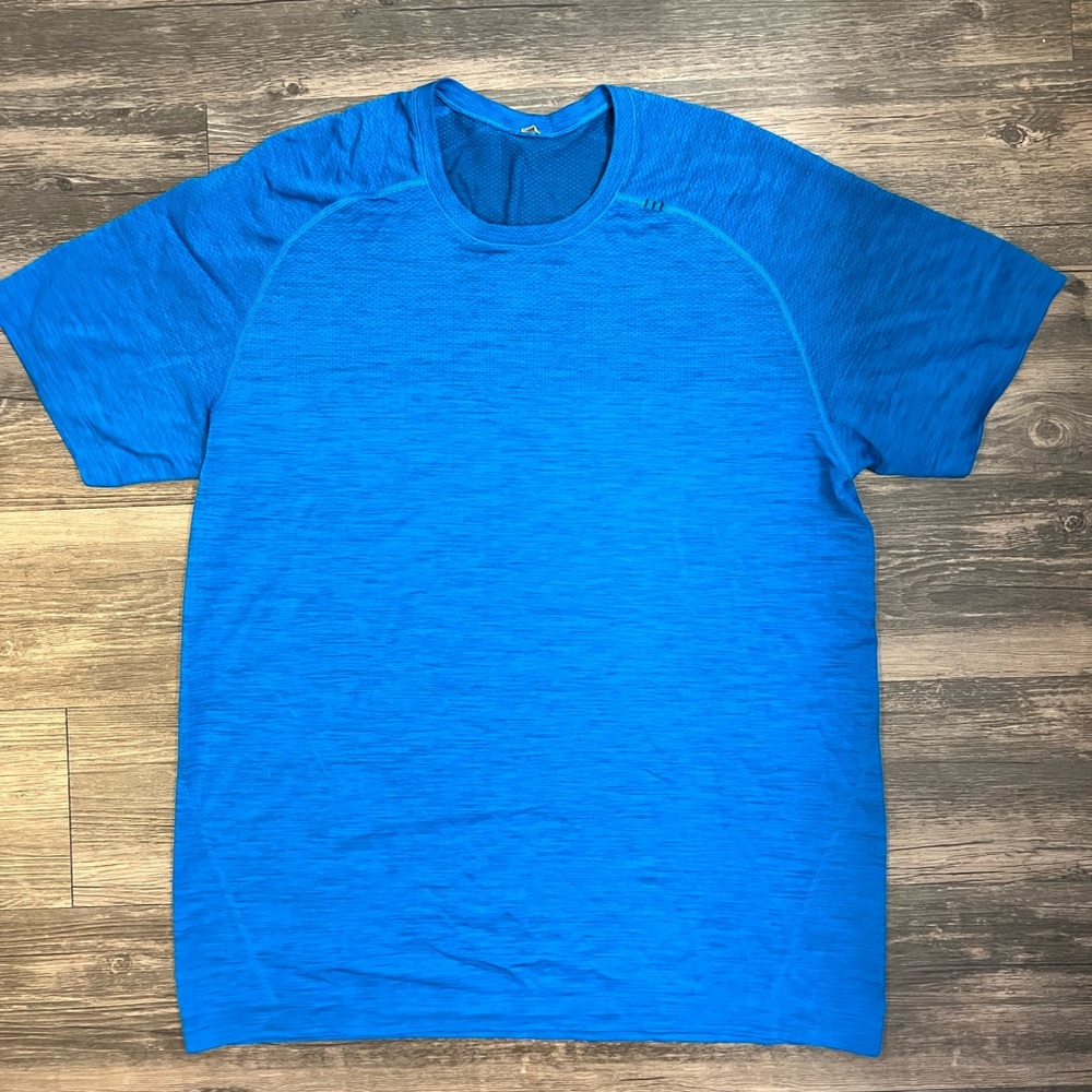 Lululemon mens workout shirt